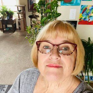 Meet your Posher, Gloria